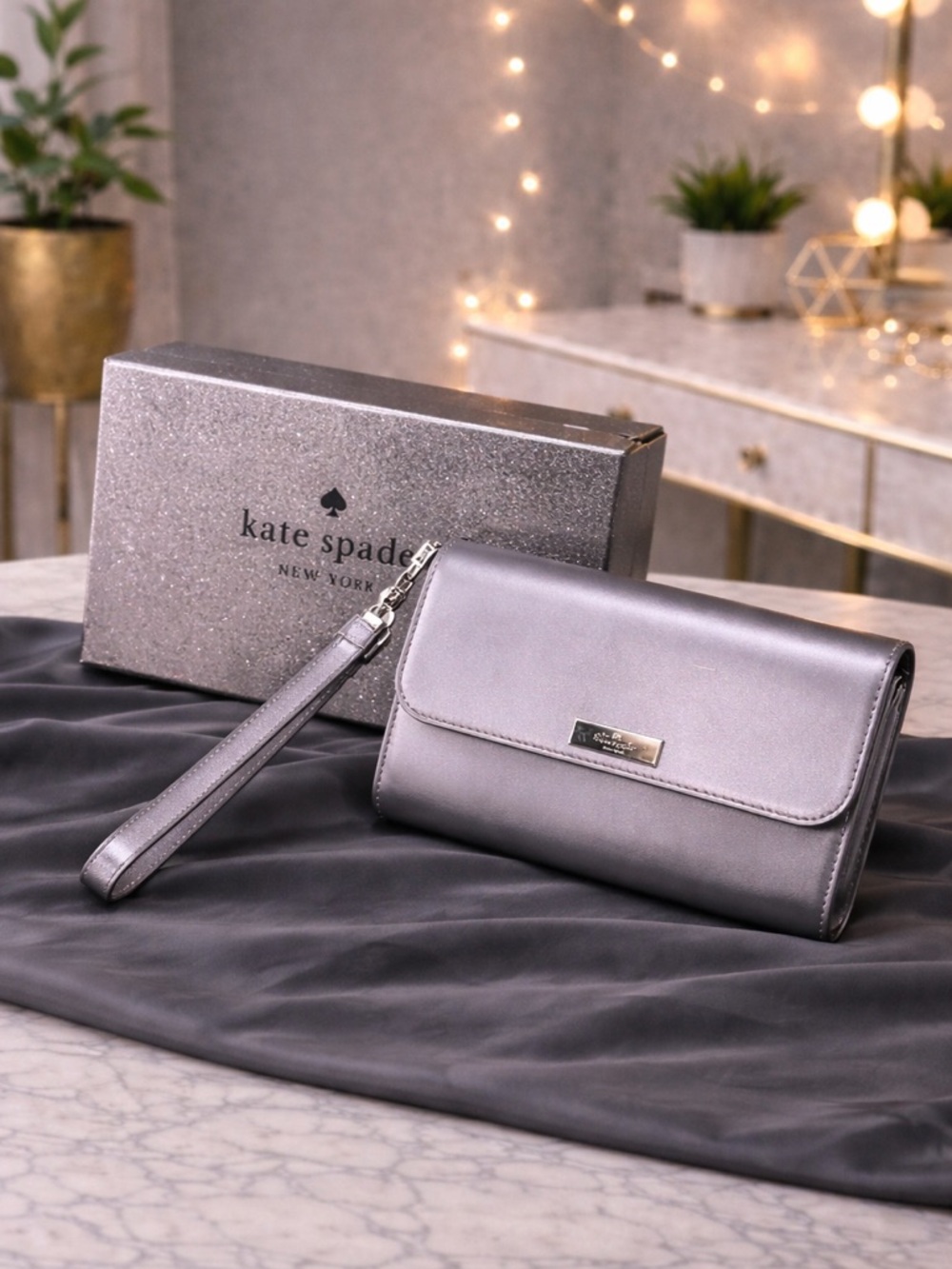KATE SPADE KENSIE BOXED MEDIUM FLAP WRISTLET Candied Flower. Priced to sale NWT